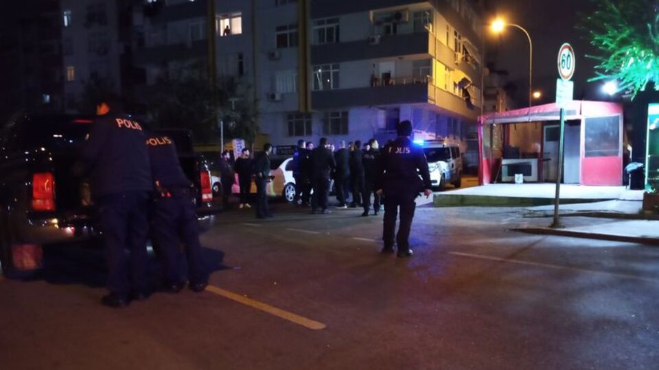 Adana'da bar önünde silahlı kavga: 4 yaralı
