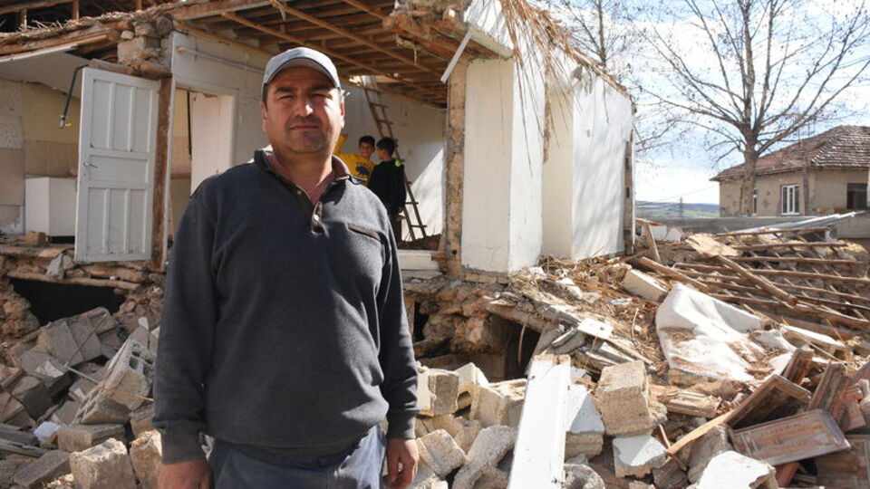 Fay hattındaki ev ikiye bölündü!