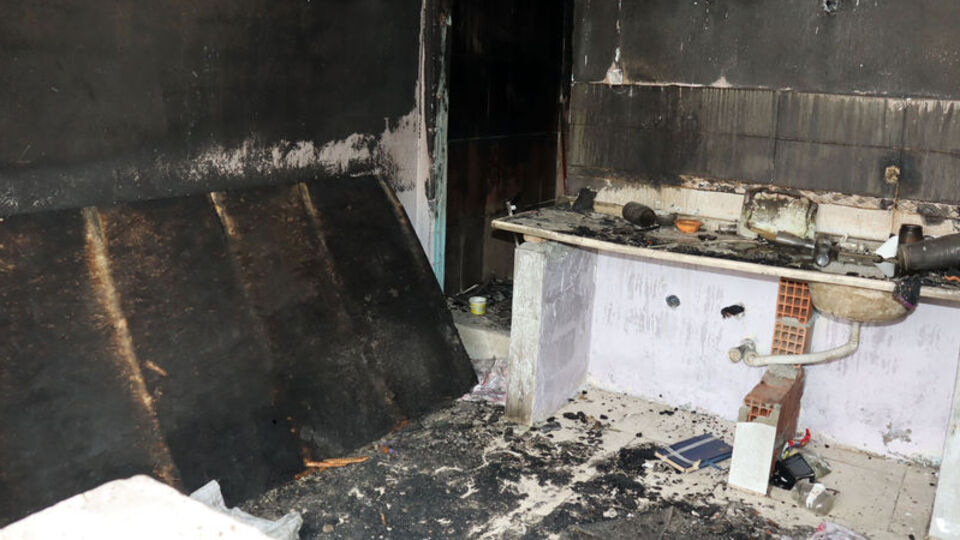 Cezaevinden çıkan eşiyle tartışıp evi yaktı!