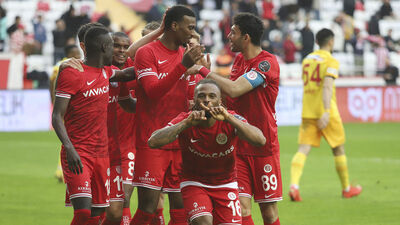 Dört dörtlük Antalya!