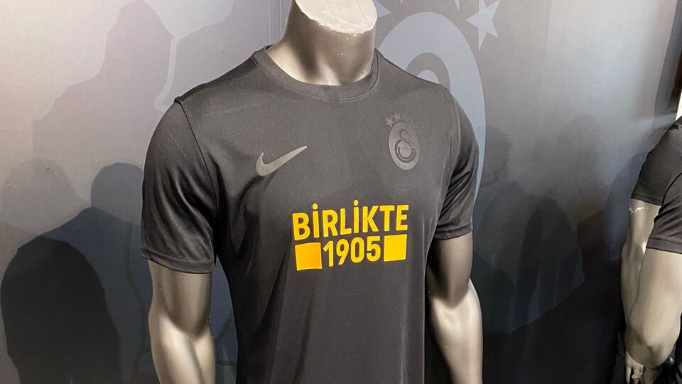 G.Saray özel formayla sahaya çıktı