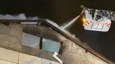 4 katlı binanın çatı katında yangın