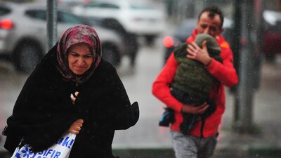 Meteoroloji'den kuvvetli sağanak, fırtına ve çığ uyarısı!