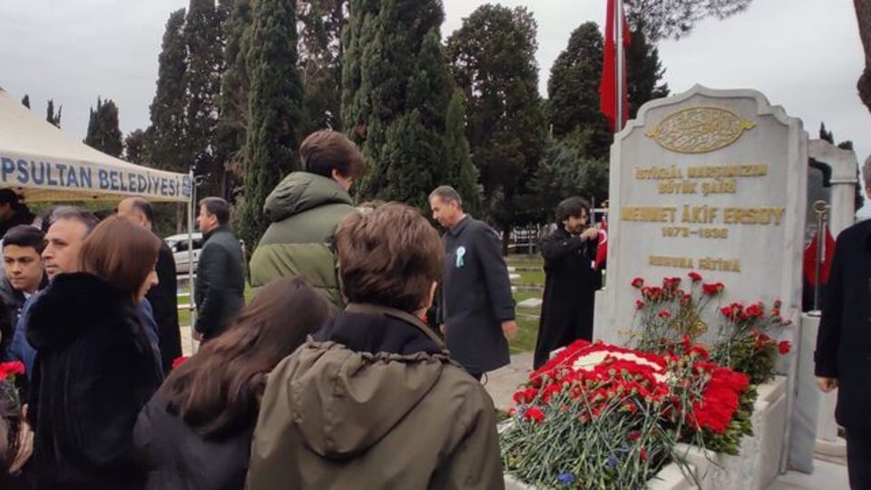 Milli şair Mehmet Akif Ersoy kabri başında anıldı