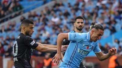 Rakibine tokat attı, kırmızı gördü