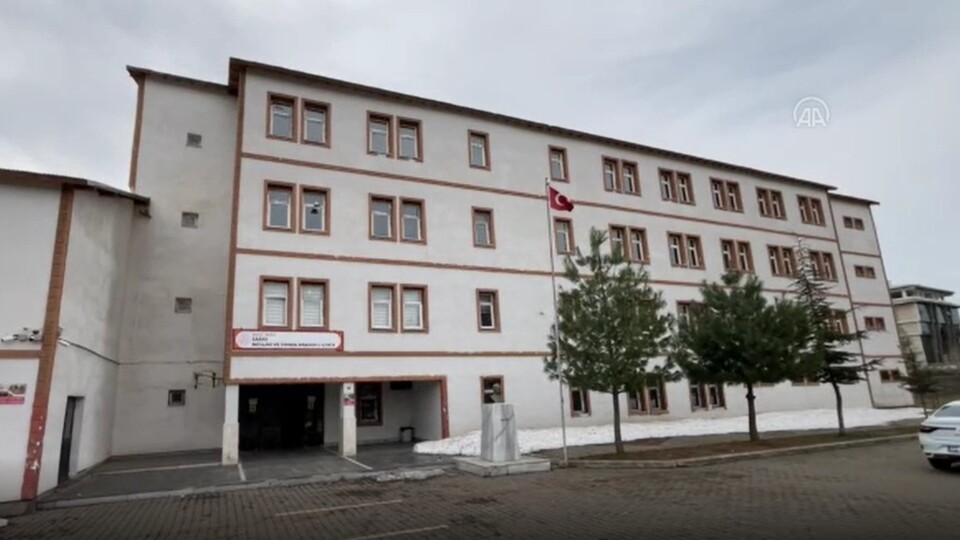 Bingöl'de 19 okul binası boşaltıldı