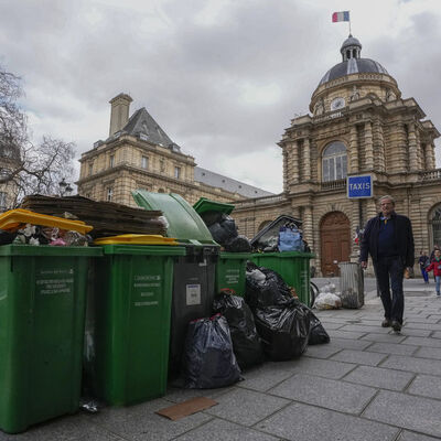 Grevlerin ardından sokaklarda çöp birikti: "Sağlığı tehdit ediyor"