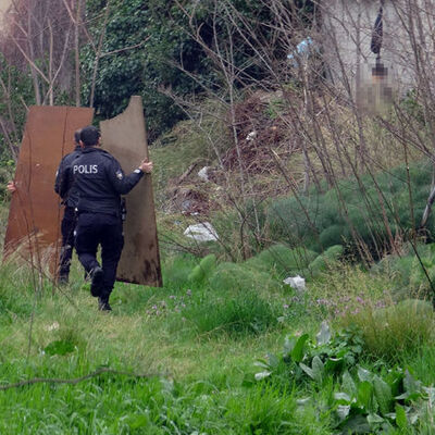 Cansız bedeni bahçenin parmaklıklarına astılar!