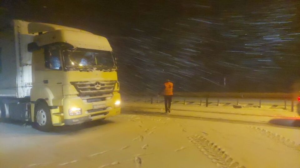 Kar yağışı ulaşımı aksattı