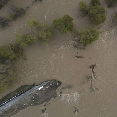 'Atmosferik nehir' fırtınası sürüyor!