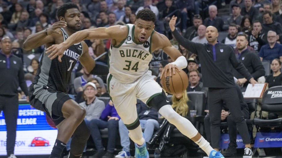 NBA lideri Milwaukee Bucks farklı kazandı!