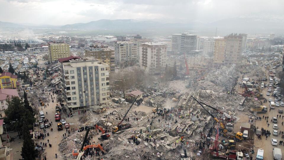 İngiltere'den mühendisler deprem bölgesine gitti