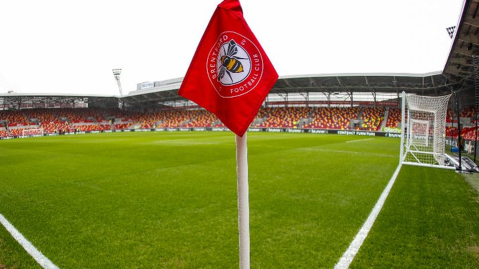 Irkçı taraftara 3 yıl statlardan men