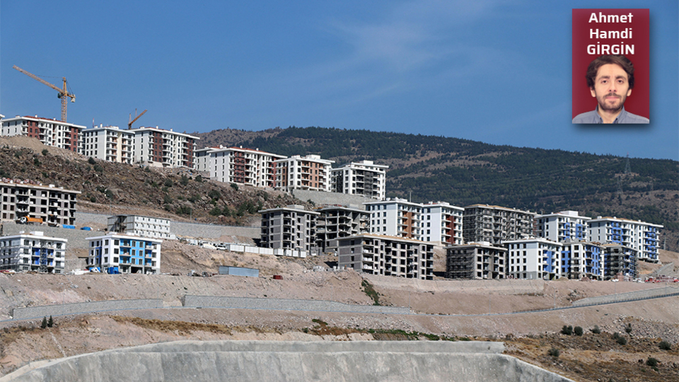 İzmir'de kaç deprem konutu teslim edildi?