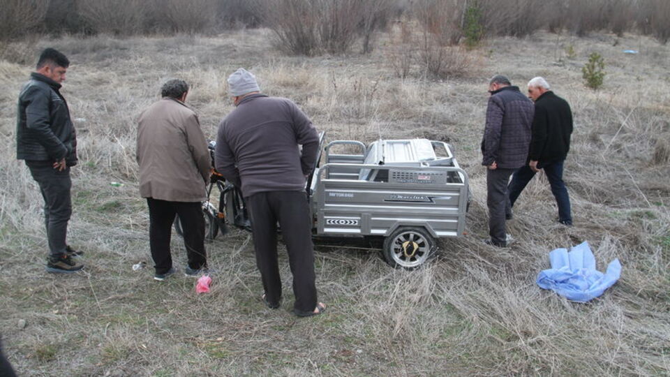 Devrilen elektrikli motosikletin sürücüsü öldü