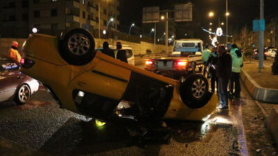 İki taksinin çarpışması sonucu 3 kişi yaralandı