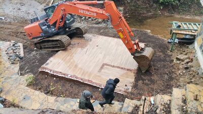 Ruhsatsız restoran ile 11 bungalov yıkıldı