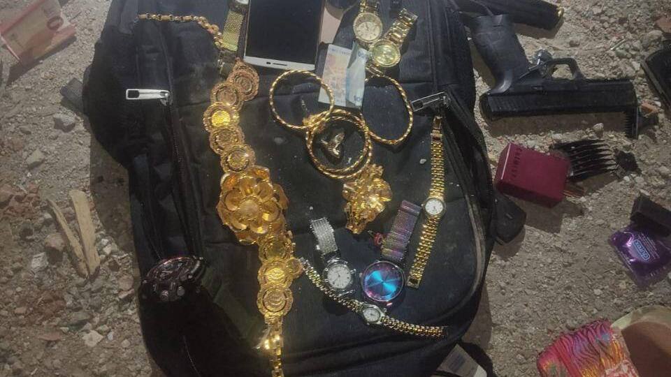 Deprem bölgesinde komiser yardımcısı ziynet eşyası ile yakalandı!