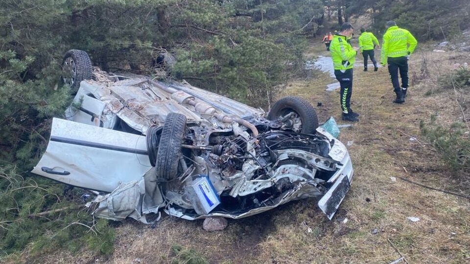 Otomobil takla attı: 1 ölü, 2 yaralı