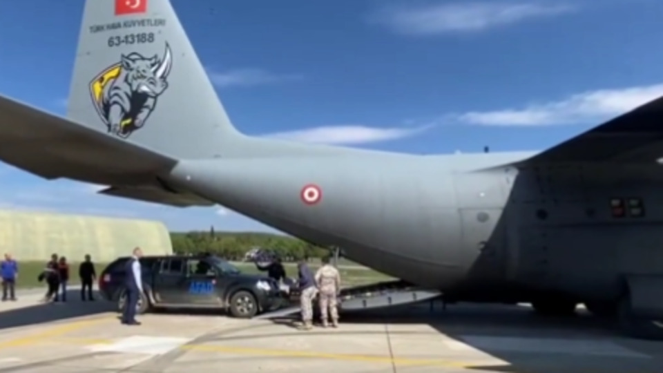 Hava kuvvetlerine ait uçaklar sel bölgesinde