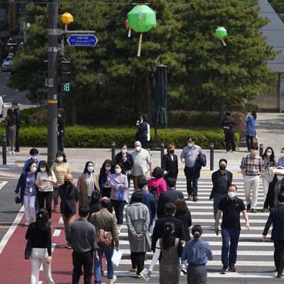 Güney Kore'de çalışma saatlerine ilişkin tartışma yaratan teklifte geri adım