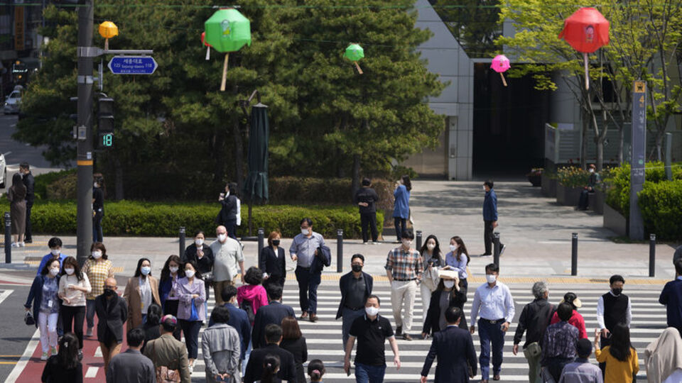 Güney Kore'de çalışma saatlerine ilişkin tartışma yaratan teklifte geri adım