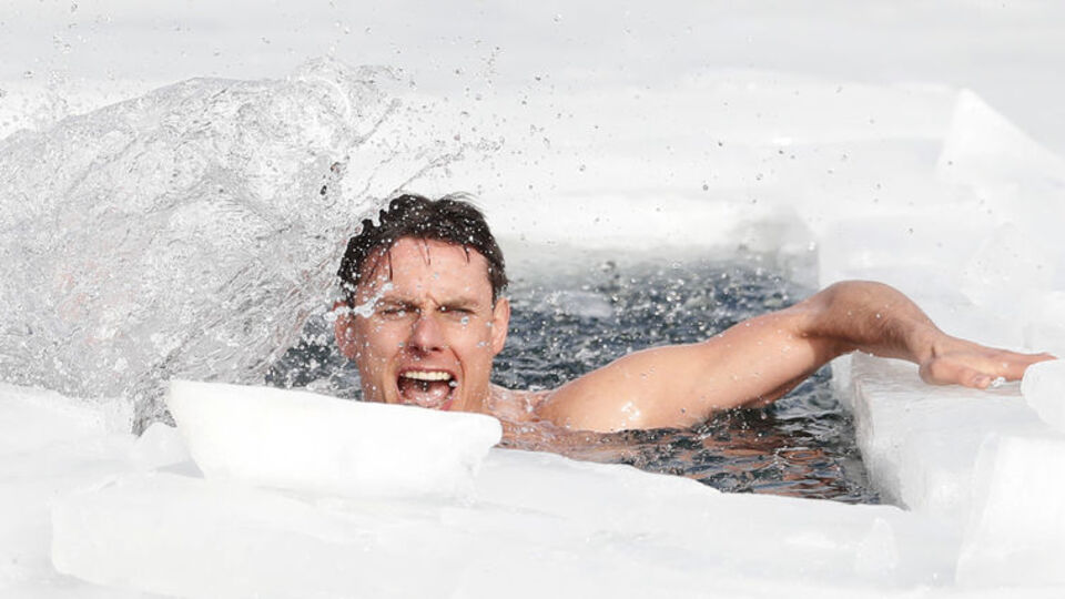 Buzlu İsviçre gölünün altında dünya rekoru