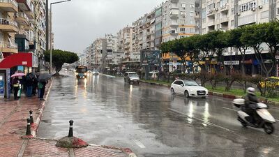 Antalya'da sağanak başladı! Sel uyarısı