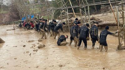 2 aylık hamile anne ve kızı aranıyor! "Depremden kaçarken sele tutulduk!"