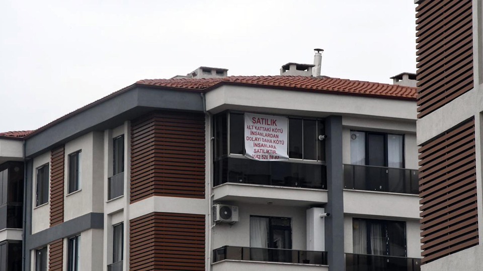 Gürültü yapan komşularına kızan kadından şaşırtan ilan!