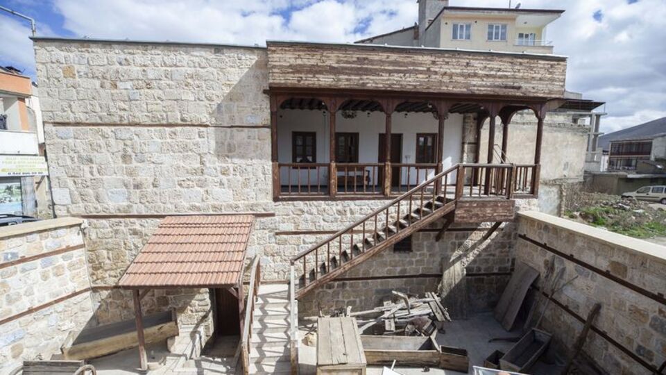 Afşin'in 600 yıllık Ömer Ağa Konağı depremlerde ayakta kaldı