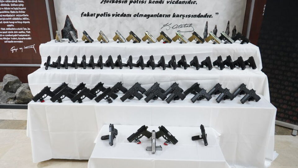 Hamzabeyli Sınır Kapısı'nda 59 ruhsatsız tabanca ele geçirildi