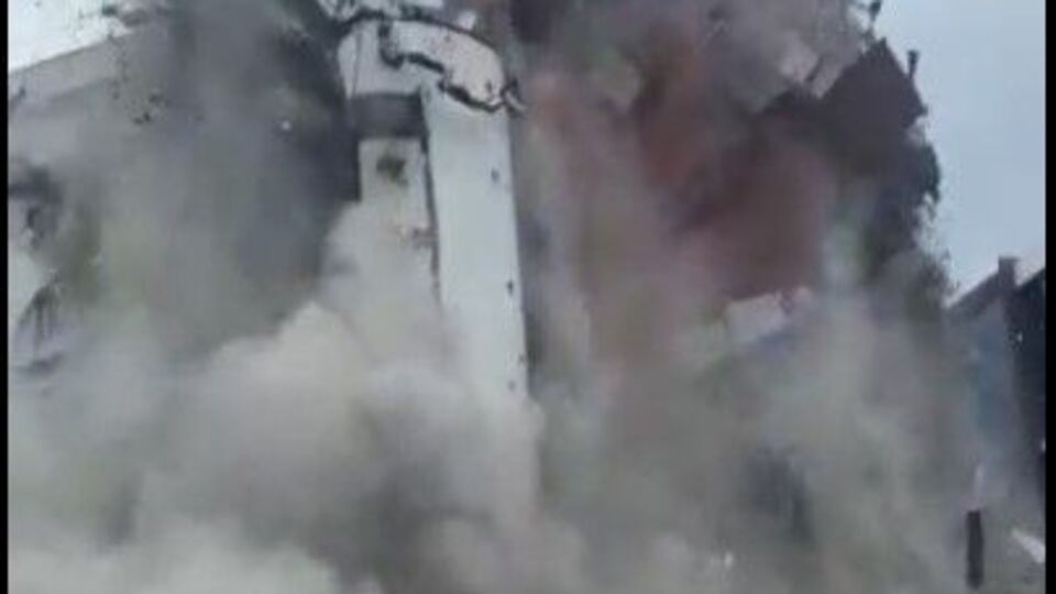 Galeria Sitesi'nin son bloku yıkım sırasında çöktü