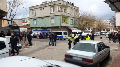 Komşular arasında taşlı sopalı kavga: 14 yaralı