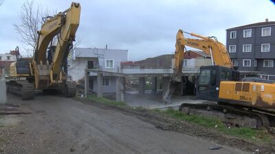 Büyükçekmece'de kaçak yapılar yıkıldı