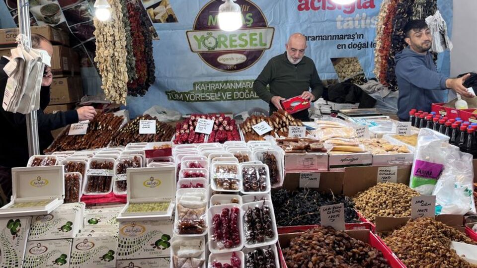 Altıpnark'da depremzede esnafa destek fuarı