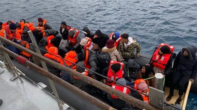 Çanakkale açıklarında 40 düzensiz göçmen kurtarıldı