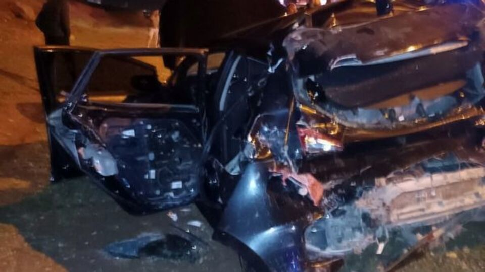 Batman'da TIR, otomobile çarptı: 4 yaralı