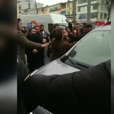 Sultanbeyli'de kaza sonrası yumruklu kavga kamerada