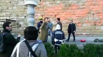 İklim aktivisti tarihi binaya saldırdı: Belediye başkanı müdahale etti!