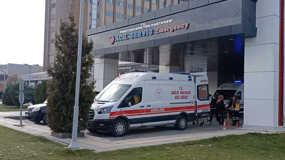 Oğlu ve gelinini tüfekle vurdu!