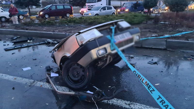 Minibüs ile otomobil çarpıştı! 1 ölü, 9 yaralı