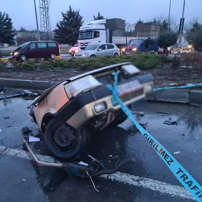 Minibüs ile otomobil çarpıştı! 1 ölü, 9 yaralı