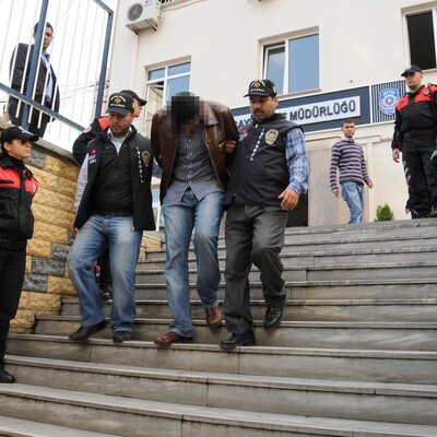 Film gibi soygundan sonra oynanan oyun cinayeti çözdü!