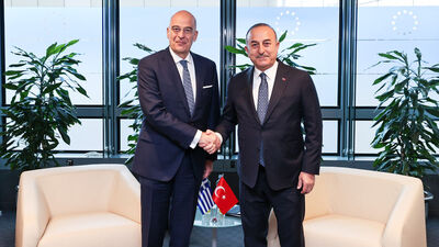 Bakan Çavuşoğlu, Yunan mevkidaşı Dendias ile görüştü