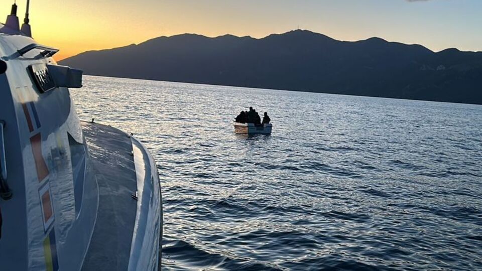 Muğla açıklarında 37 düzensiz göçmen kurtarıldı