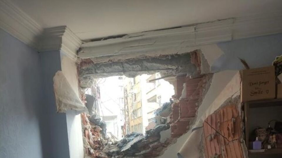 Bir yıkım kazası daha! Odadaki kız, neye uğradığını şaşırdı