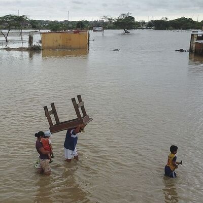 Kasırga sele ve yüzlerce yıkıma neden oldu: Çok sayıda kişi öldü!