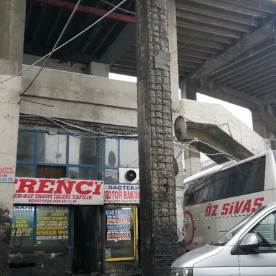 İstanbul otogarından yeni görüntüler! Kolon ve kirişler dökülüyor