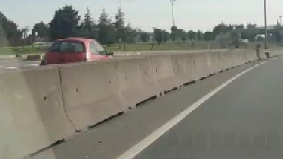 Ters şeritte giden 70 yaşındaki kadın sürücü şoke etti!